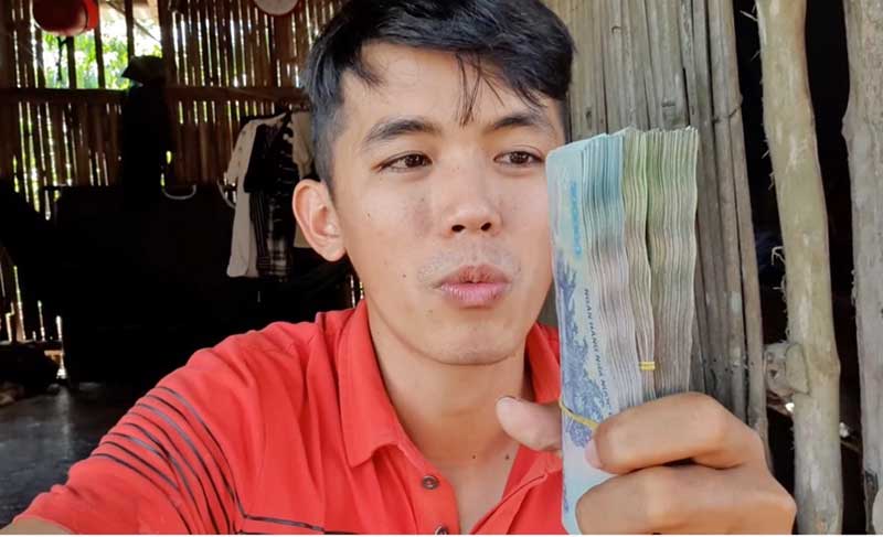 'YouTuber nghèo nhất Việt Nam' từ làm phụ hồ đổi đời nhờ clip đồng quê dân dã triệu view, cuộc sống hiện tại ra sao? - Ảnh 4